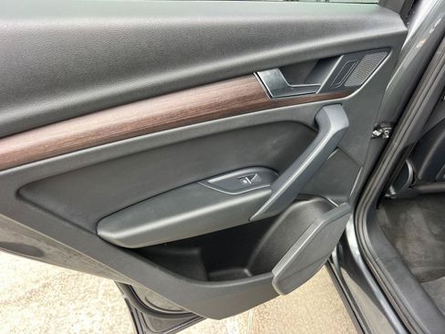 Used 2022 Audi Q5 e Premium AWD/4WD image 22