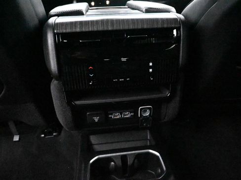 Used 2024 Jeep Wagoneer Series III AWD/4WD image 21