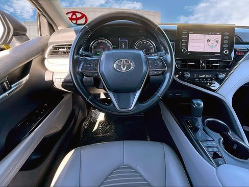 Used 2022 Toyota Camry SE image 5