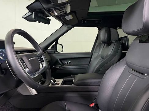 Certified 2025 Land Rover Range Rover SV image 6