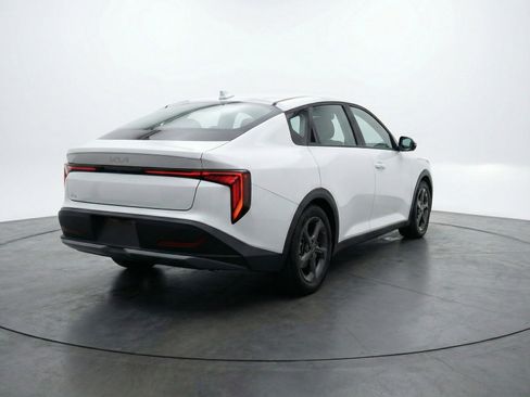 Used 2025 Kia K4 LXS image 9