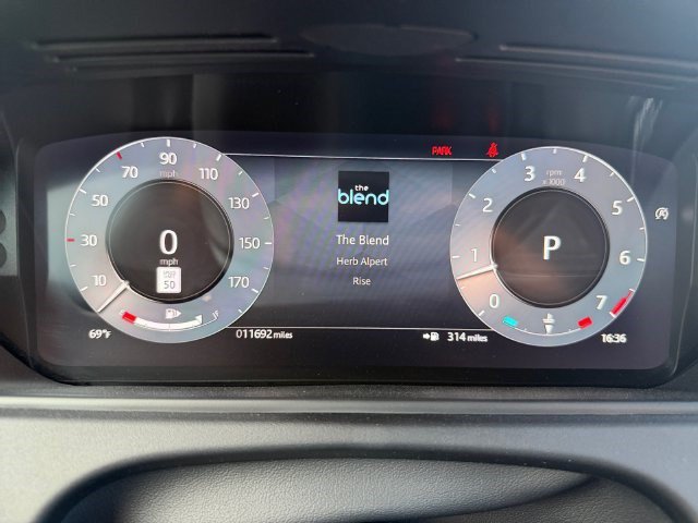 Used 2024 Land Rover Range Rover Velar Dynamic SE AWD/4WD image 14