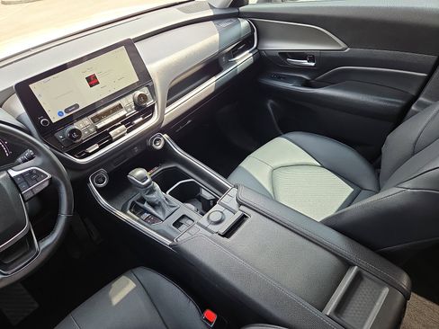 Used 2024 Toyota Grand Highlander XLE FWD image 14