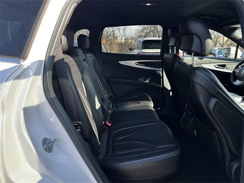 Certified 2019 Lincoln Nautilus Premier image 36