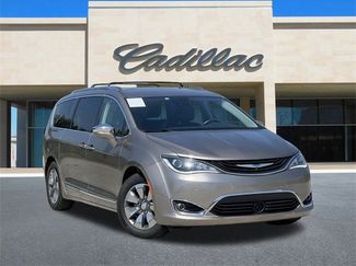 Used 2018 Chrysler Pacifica Limited w/ Advanced Safetytec Group image 1
