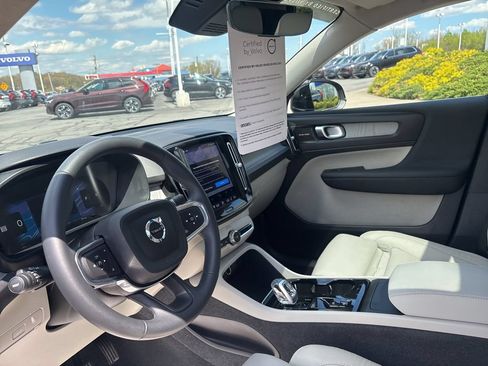 Certified 2023 Volvo XC40 B5 Plus w/ Driver Assist Package AWD/4WD image 17