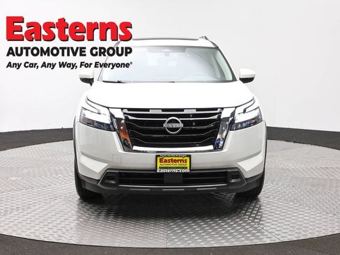 Used 2023 Nissan Pathfinder SV w/ SV Premium Package AWD/4WD image 2