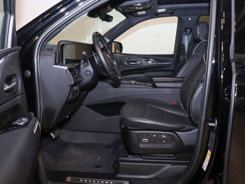 Used 2023 Cadillac Escalade V image 11
