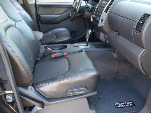 Used 2011 Nissan Frontier PRO-4X w/ Pro-4x Luxury Pkg AWD/4WD image 16