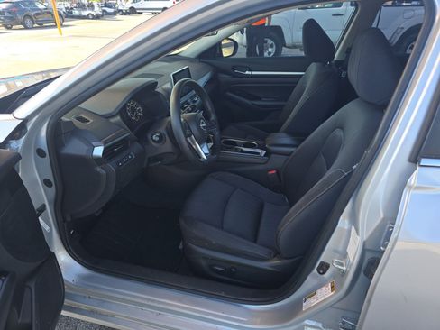 Used 2023 Nissan Altima 2.5 SV FWD image 8