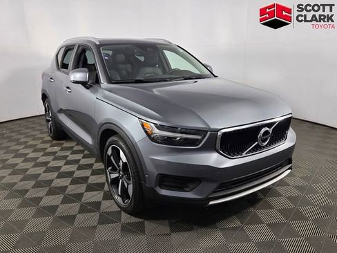 Used 2019 Volvo XC40 T5 Momentum AWD/4WD image 1