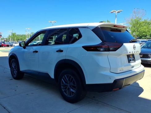 Used 2024 Nissan Rogue S FWD image 9