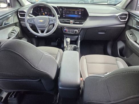 Used 2025 Chevrolet TrailBlazer LT AWD/4WD image 12