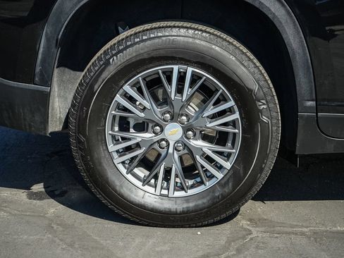 Used 2026 Chevrolet Traverse LT FWD image 10