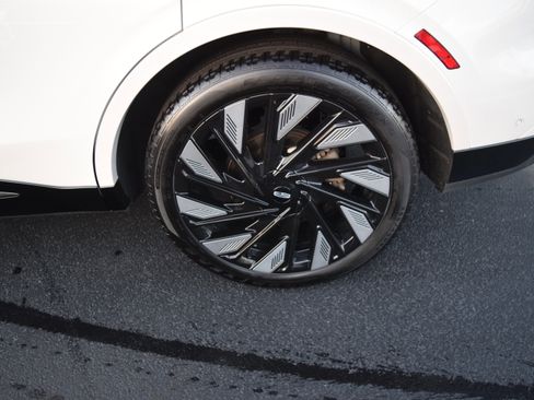 Used 2024 Lincoln Nautilus Reserve w/ Equipment Group 202A image 6