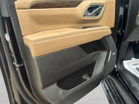 Used 2021 Chevrolet Tahoe Premier w/ Premium Package RWD image 11