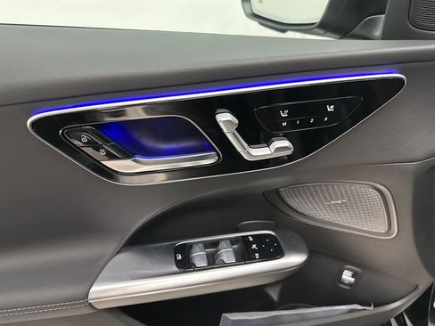 Used 2025 Mercedes-Benz C 300 Sedan image 11