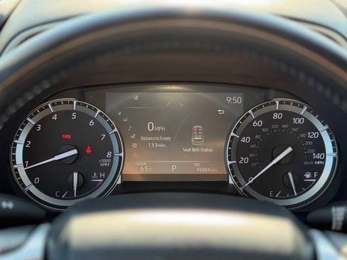Used 2022 Toyota Highlander XLE AWD/4WD image 19
