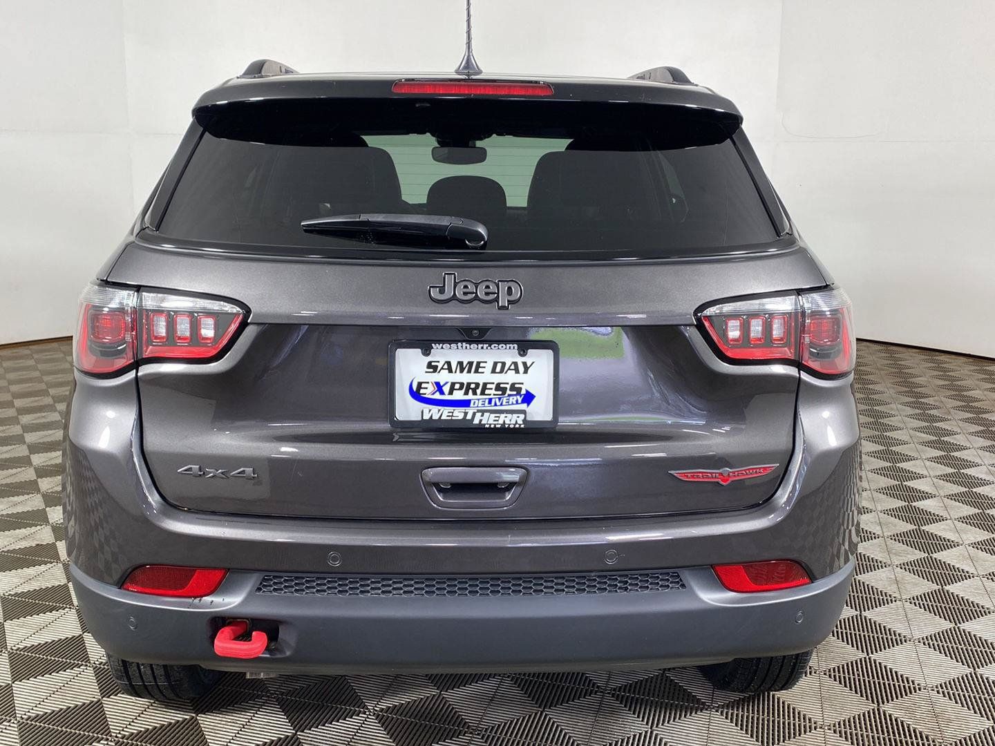 Used 2023 Jeep Compass Trailhawk w/ Trailhawk Convenience Group AWD/4WD image 3