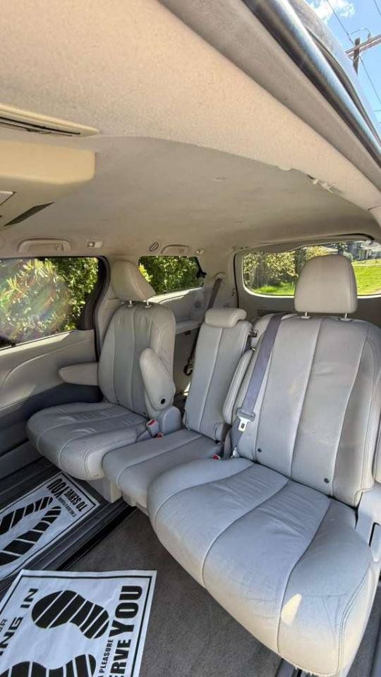 Used 2011 Toyota Sienna XLE w/ Premium Pkg FWD image 15