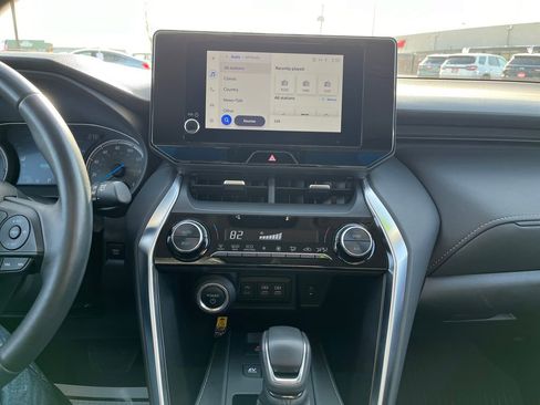 Used 2023 Toyota Venza LE image 24