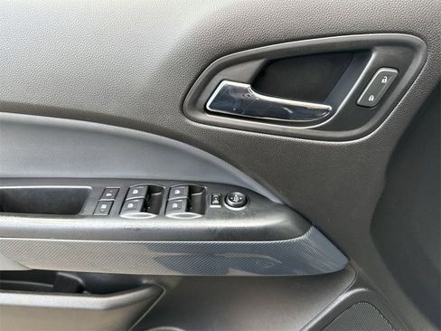 Used 2018 Chevrolet Colorado Z71 w/ LPO, Premium Interior Package image 15