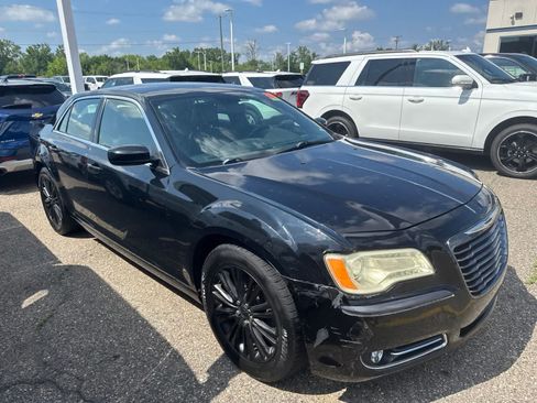 Used 2014 Chrysler 300 AWD w/ Driver Convenience Group image 27