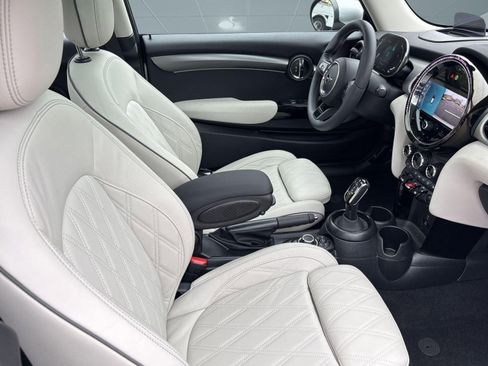 Used 2024 MINI Cooper 2-Door Hardtop image 30