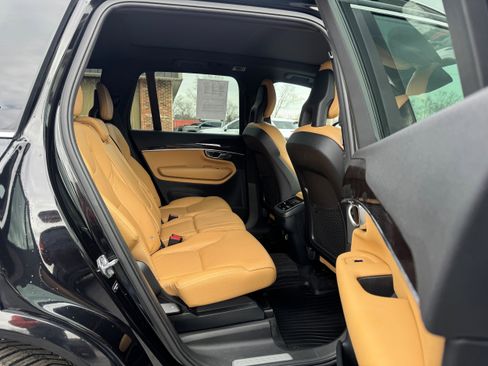 Used 2017 Volvo XC90 T6 Momentum w/ Vision Package image 15