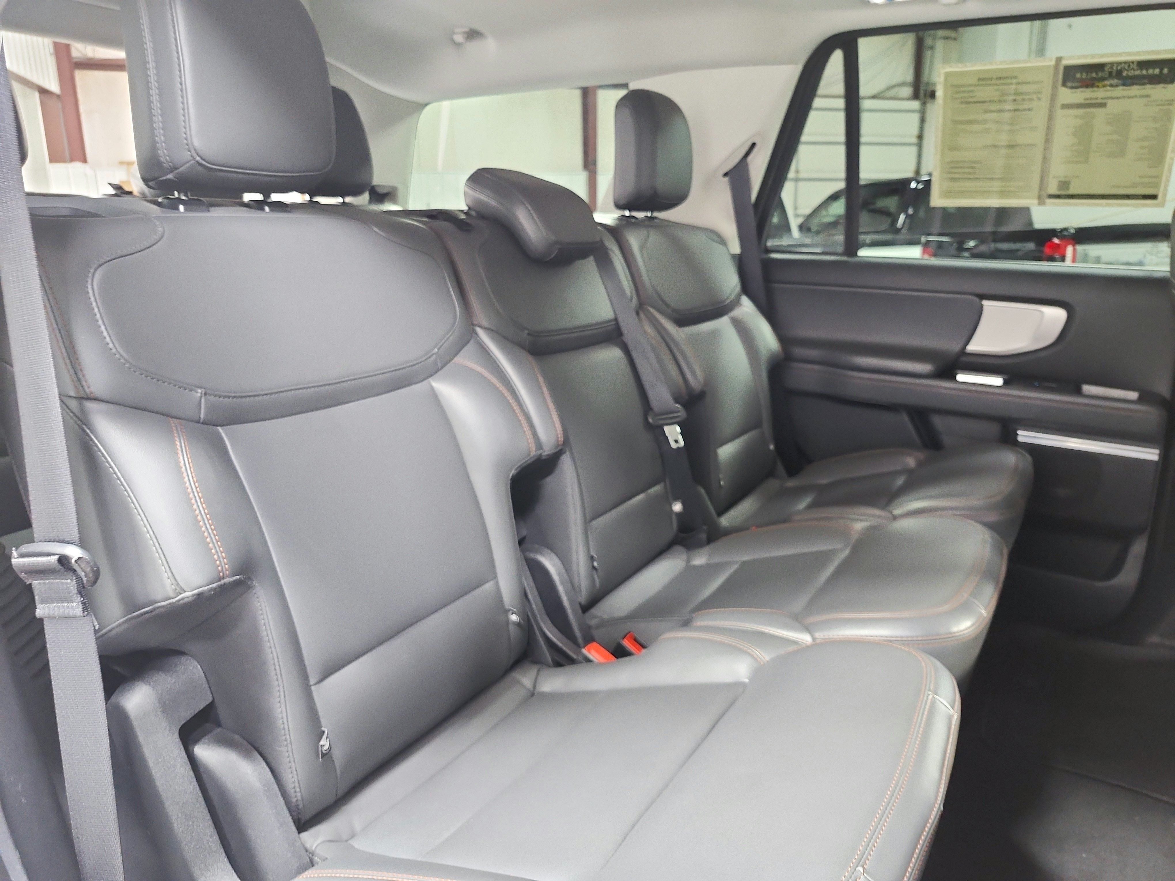 Used 2025 Ford Expedition Active AWD/4WD image 50