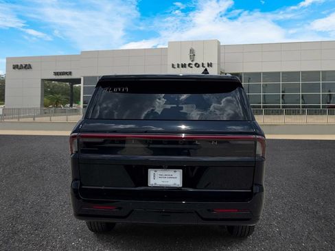 New 2026 Lincoln Navigator Premiere AWD/4WD image 4