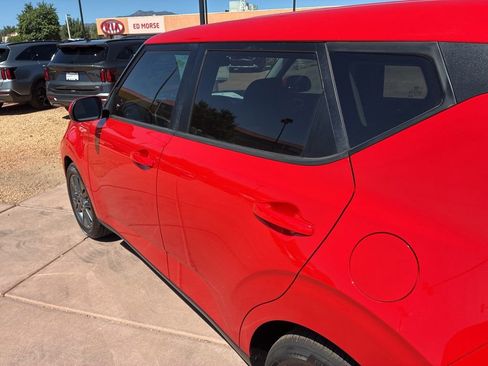 Used 2021 Kia Soul S FWD image 14