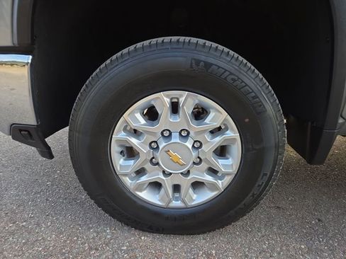 Used 2025 Chevrolet Silverado 3500 LT w/ Convenience Package image 7