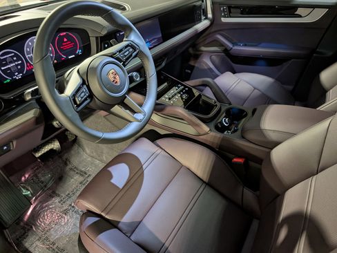 New 2026 Porsche Cayenne image 4