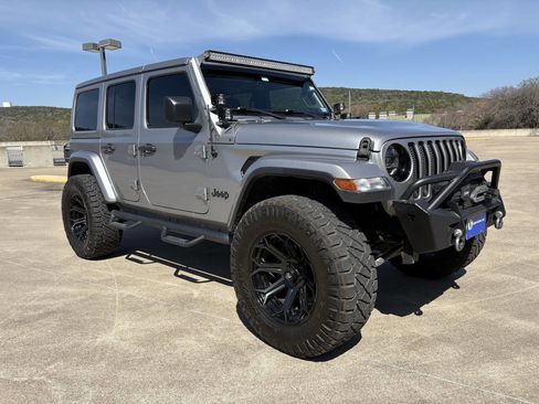 Used 2021 Jeep Wrangler Unlimited Sahara image 3