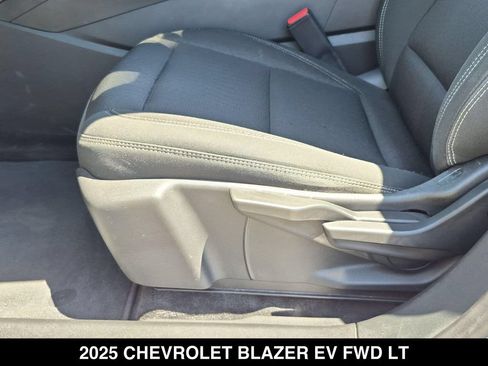 Used 2025 Chevrolet Blazer EV LT FWD image 15