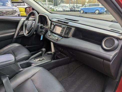 Used 2013 Toyota RAV4 XLE image 32