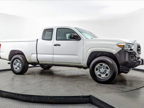 Used 2019 Toyota Tacoma SR image 11