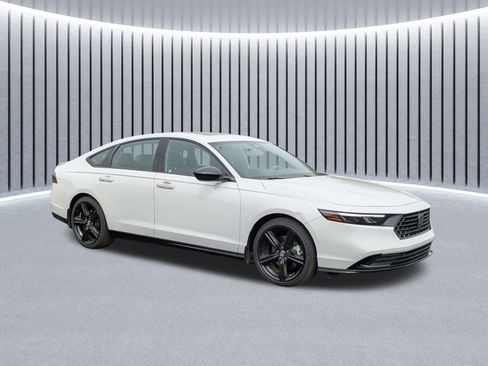Used 2023 Honda Accord Sport image 2