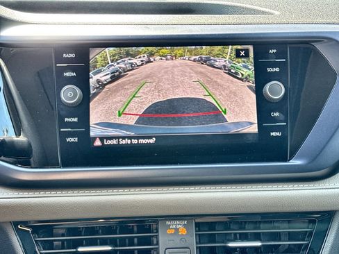 Used 2023 Volkswagen Taos SE w/ Panoramic Sunroof Package FWD image 24