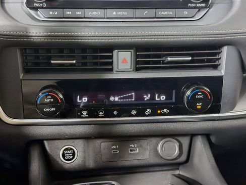 Used 2023 Nissan Rogue SV FWD image 23