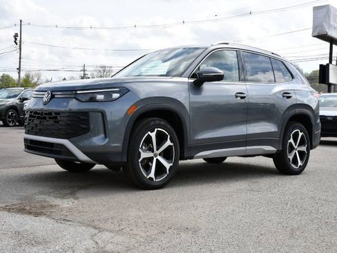 New 2026 Volkswagen Tiguan SE AWD/4WD image 3