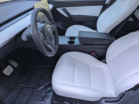 Used 2022 Tesla Model Y Performance image 16