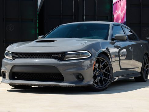 Used 2018 Dodge Charger R/T Scat Pack RWD image 1