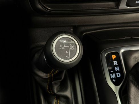 Used 2023 Jeep Wrangler Unlimited Sahara AWD/4WD image 15