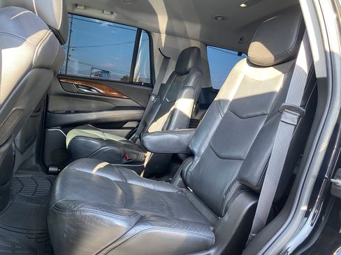 Used 2018 Cadillac Escalade Luxury image 13