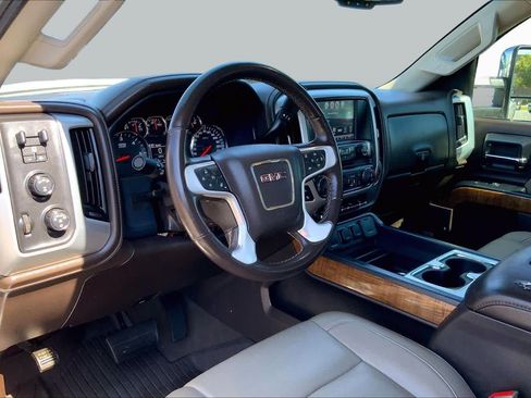 Used 2019 GMC Sierra 2500 SLT AWD/4WD image 18