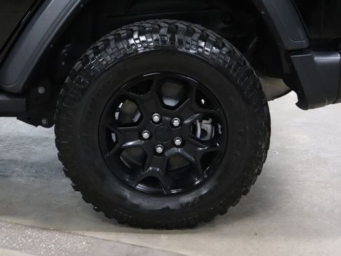 Used 2023 Jeep Wrangler Unlimited w/ Sun & Screen Package image 28