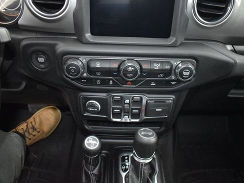 Used 2021 Jeep Wrangler Unlimited Sahara w/ Uconnect 4C Nav & Sound Group image 15