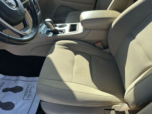 Used 2017 Jeep Grand Cherokee Laredo w/ Quick Order Package 23E image 35